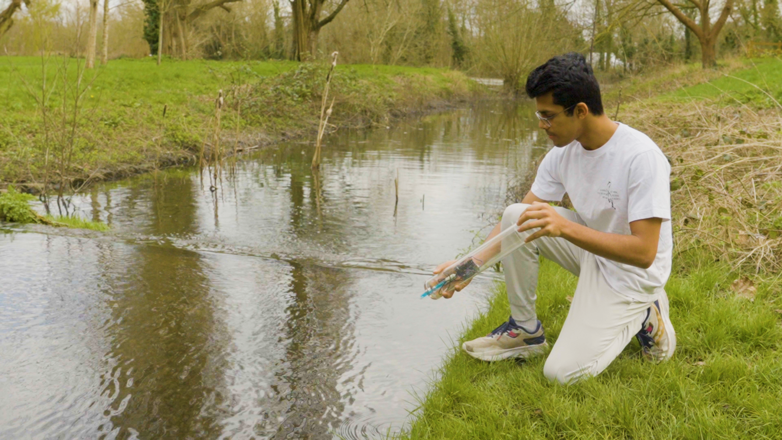 Rajas Nanda, from Team MycoFlo, demonstrating their MycoBot river quality sensors. Image Credit: The Earth Prize. Rajas Nanda, from Team MycoFlo, demonstrating their MycoBot river quality sensors. Image Credit: The Earth Prize.
