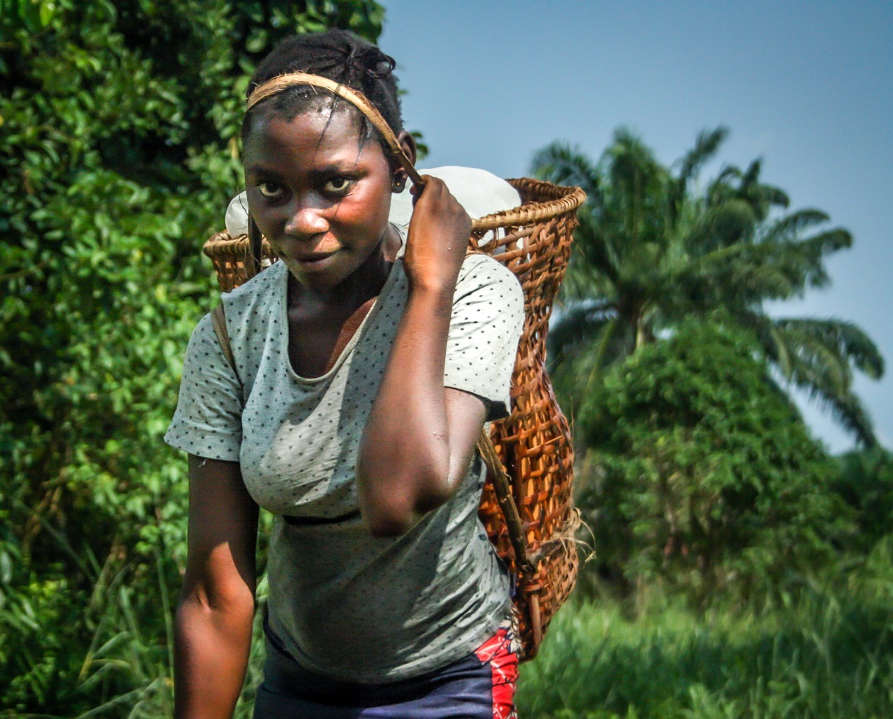 Woman carrying water (c) Pappy Orion Woman carrying water (c) Pappy Orion