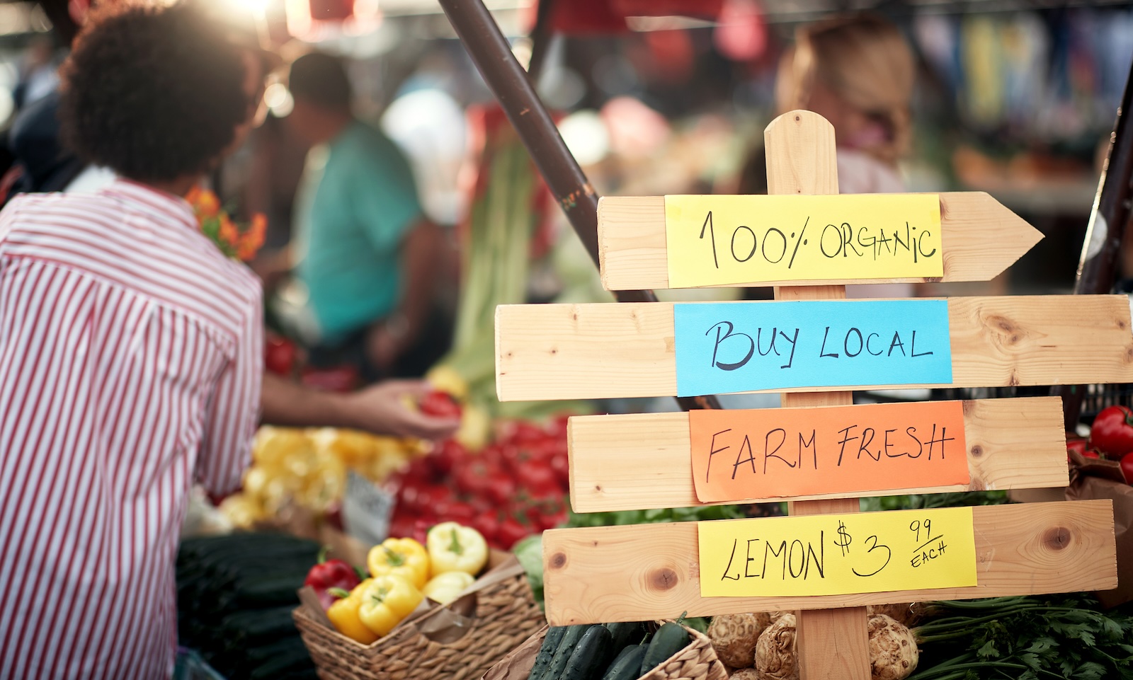 Sign for fresh and organic vegetables at a farmers market Sign for fresh and organic vegetables at a farmers market. Photo 197900466 © Igor Mojzes | Dreamstime